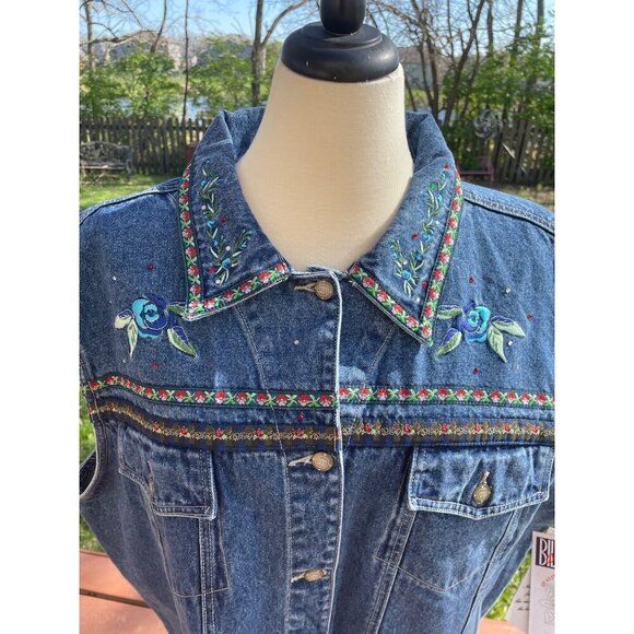 Bill Blass Womens Denim Vest 3X Floral Embroidery Button Front Cotton Blue NWT - Picture 2 of 9